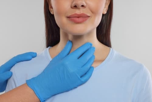 6 Common Signs of Thyroid Disorders in Women